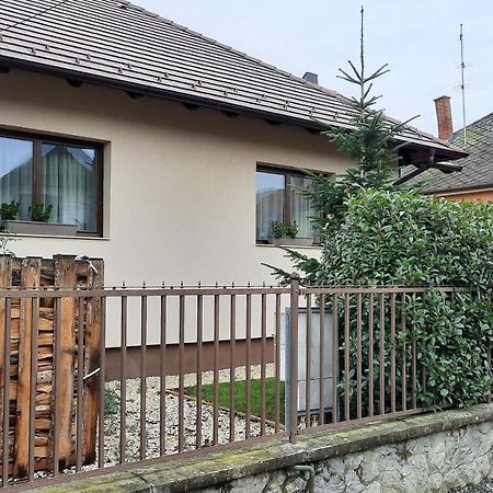 Aranypatak Apartmanhaz Szombathely Exteriör bild